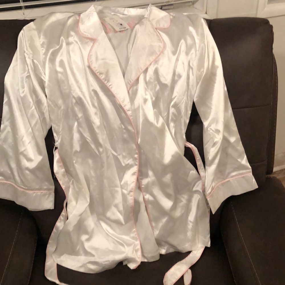 New Weekend Edition “Bride” Silky Robe size Large - Picture 7 of 8